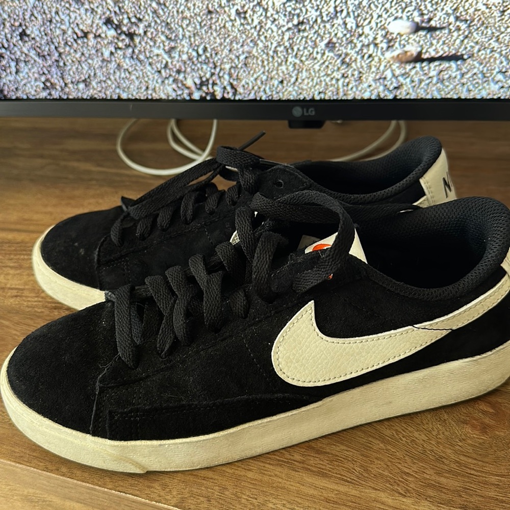 Nike low top Trail Blazers. In very good used condition